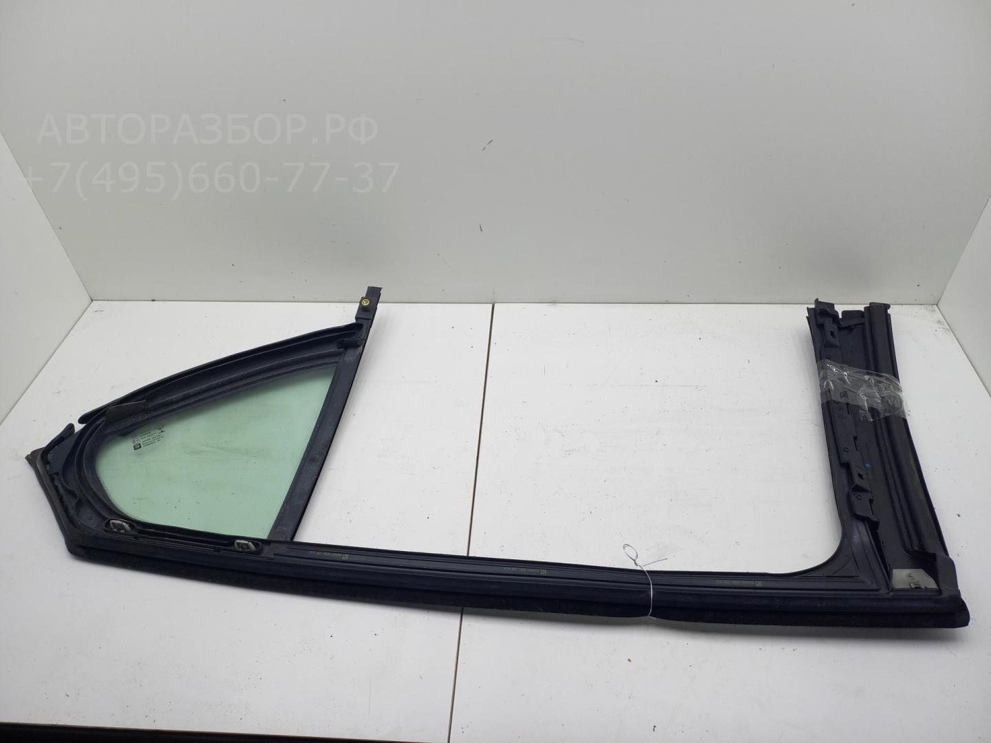 Стекло двери задней правой (форточка)