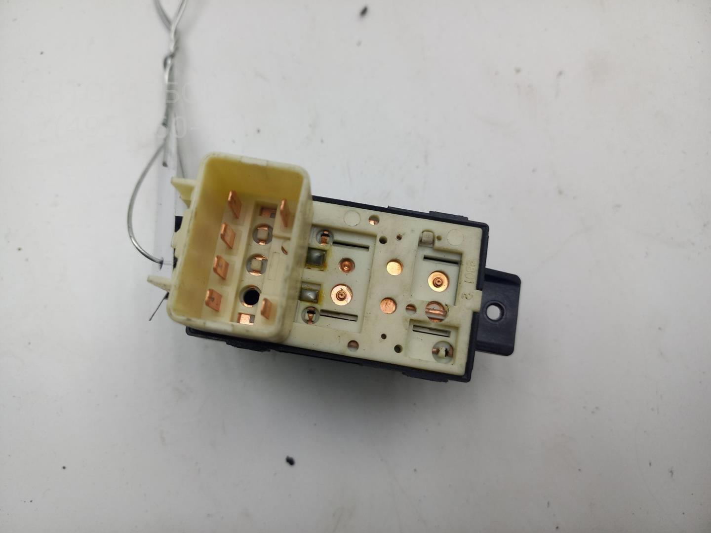 Кнопка стеклоподъемника