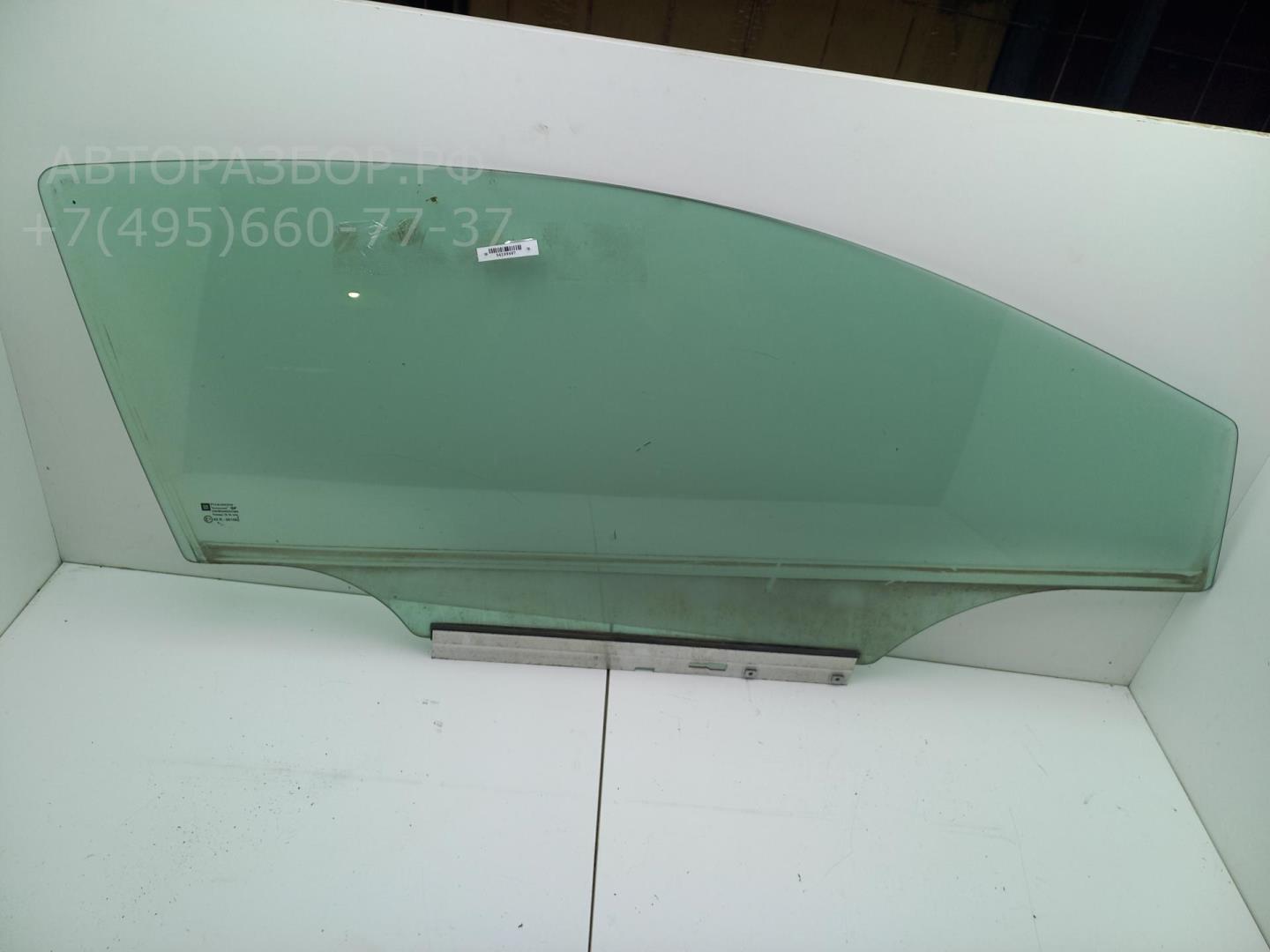 Стекло двери передней правой