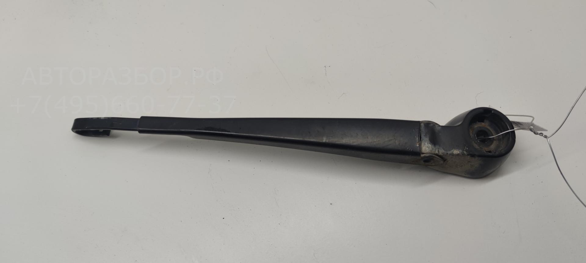 Поводок стеклоочистителя заднего