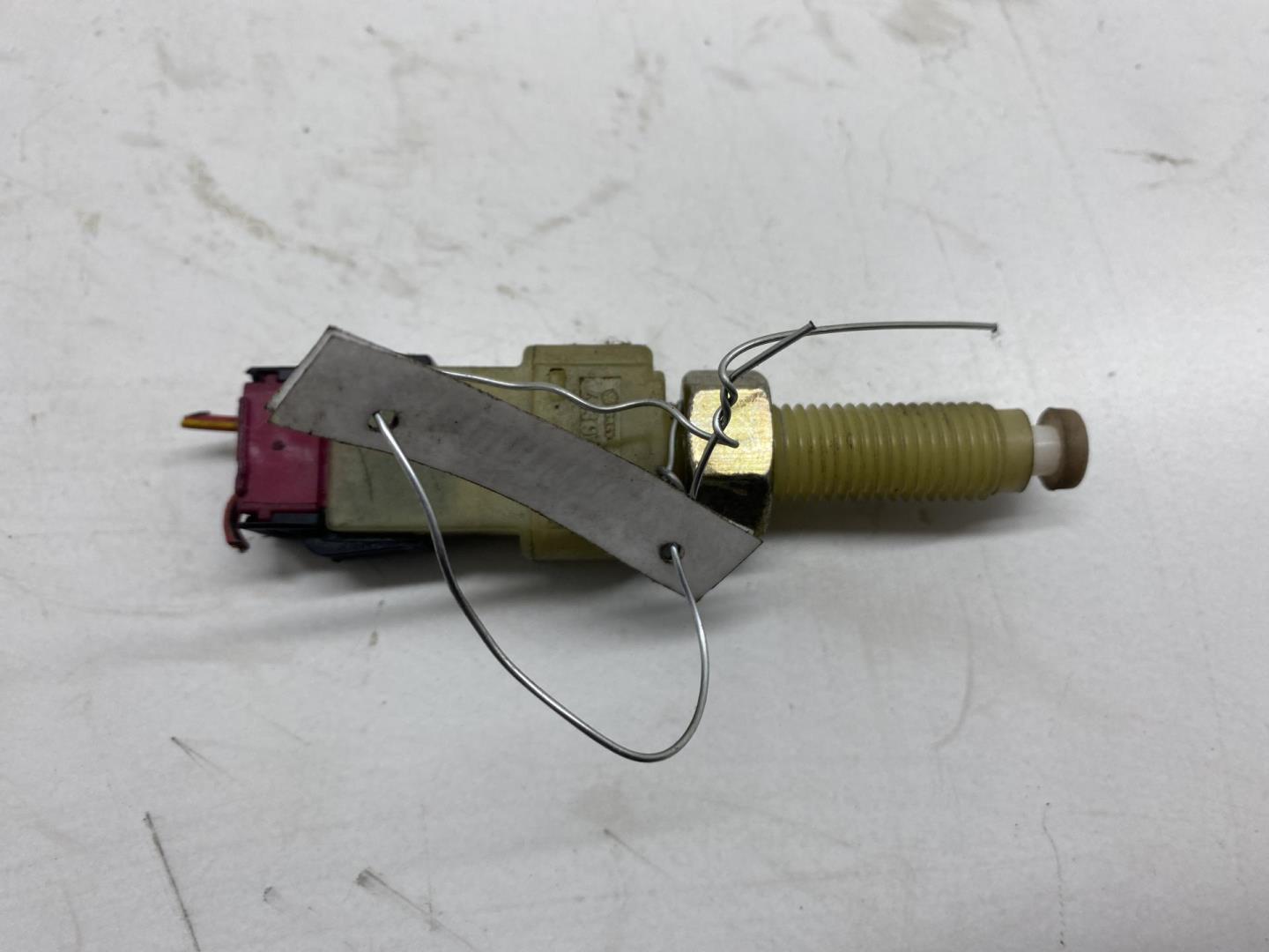 Датчик включения стопсигнала