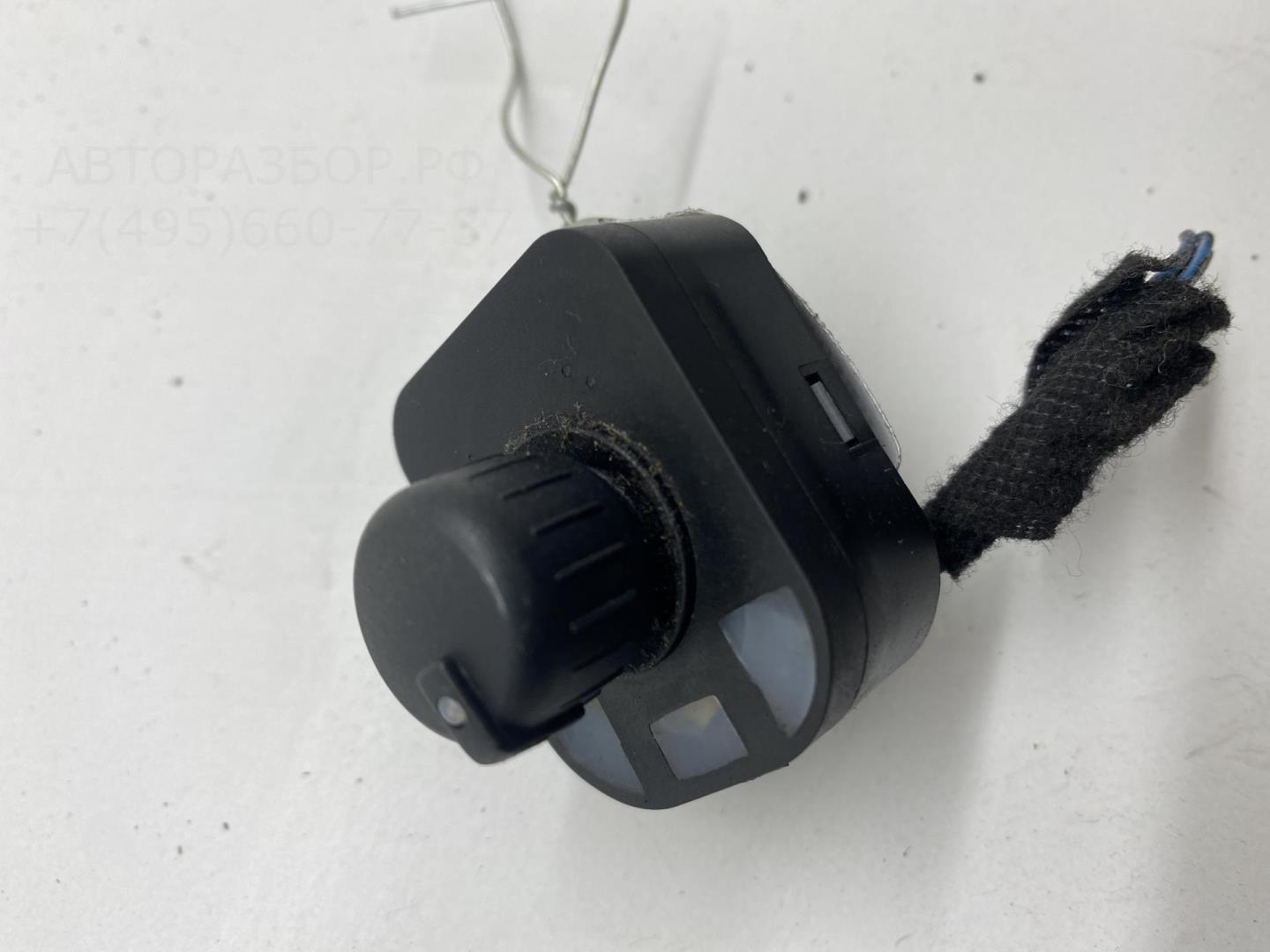 Кнопка регулировки зеркала