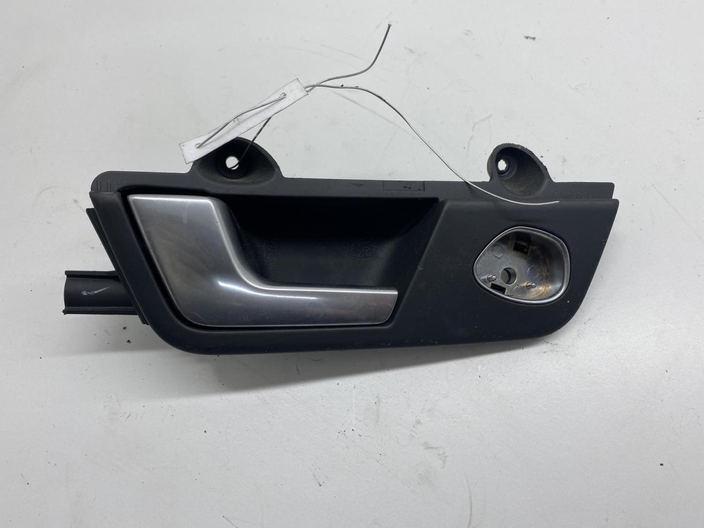 Ручка двери задней внутренняя левая