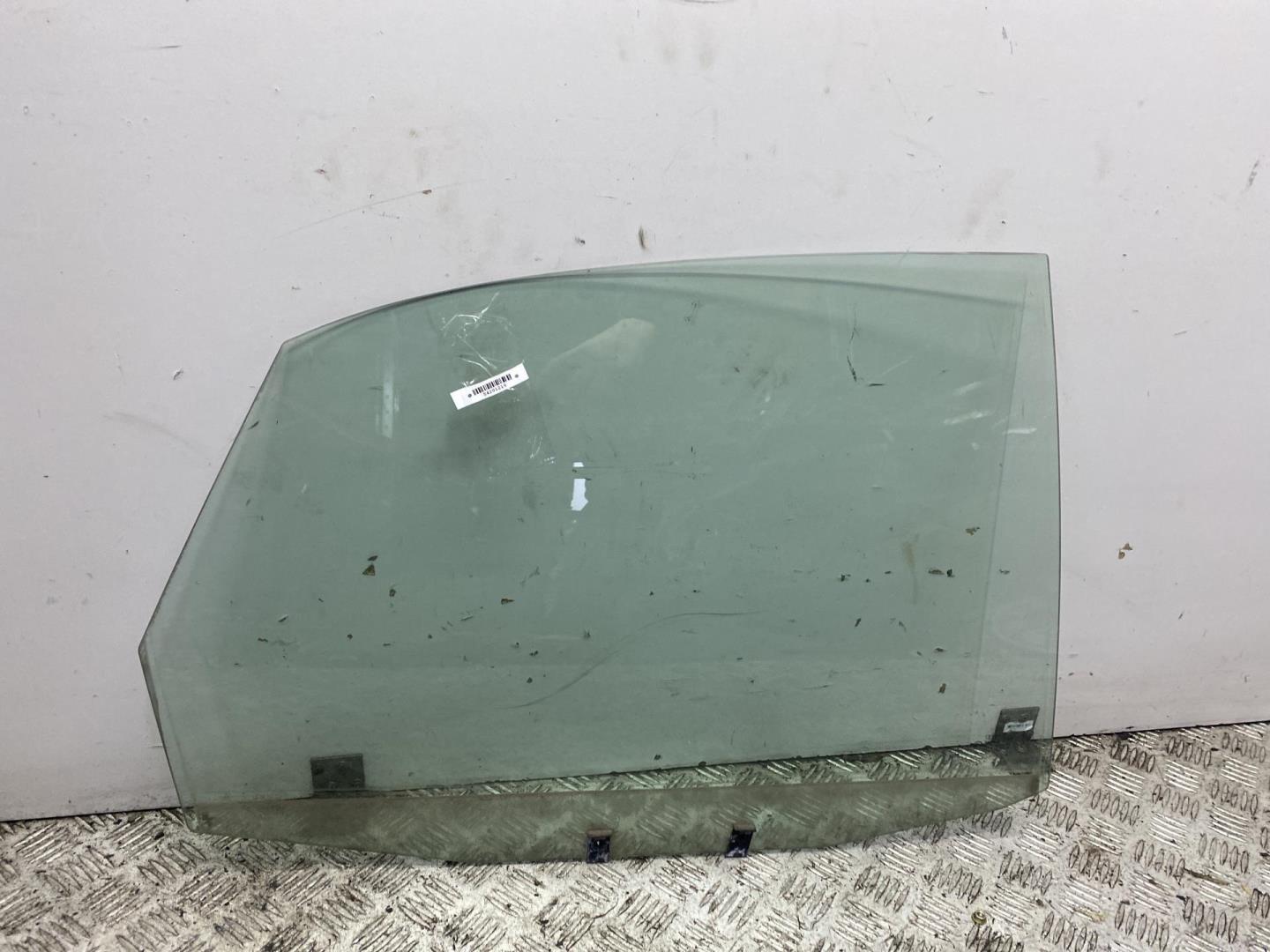 Стекло двери задней правой