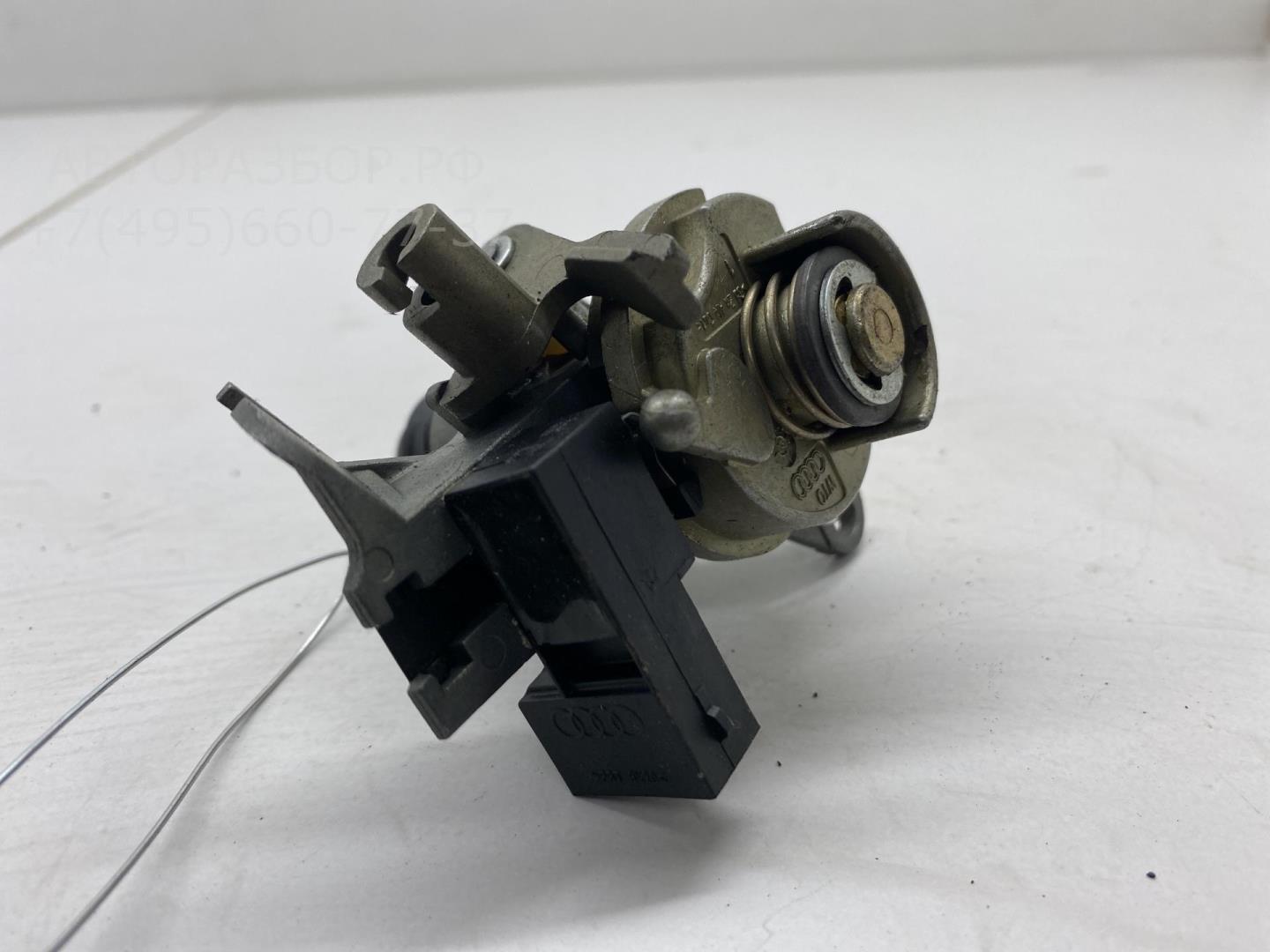 Вставка замка багажника