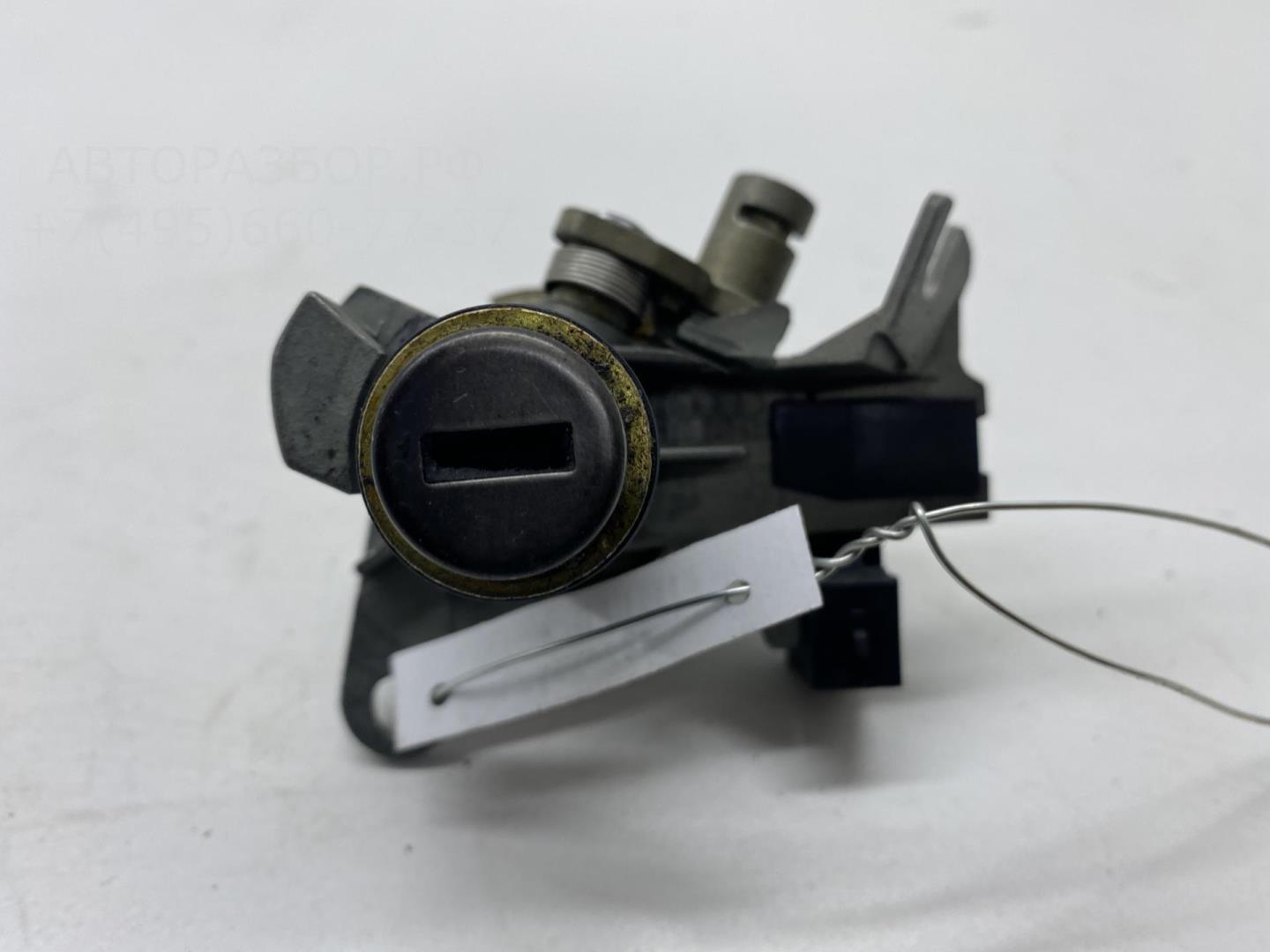 Вставка замка багажника