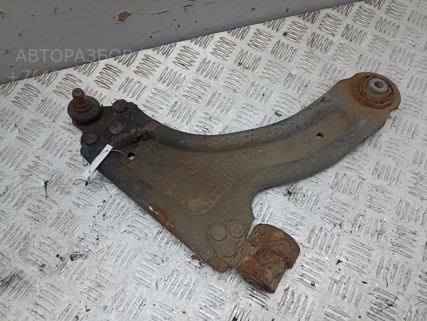 Рычаг передний правый