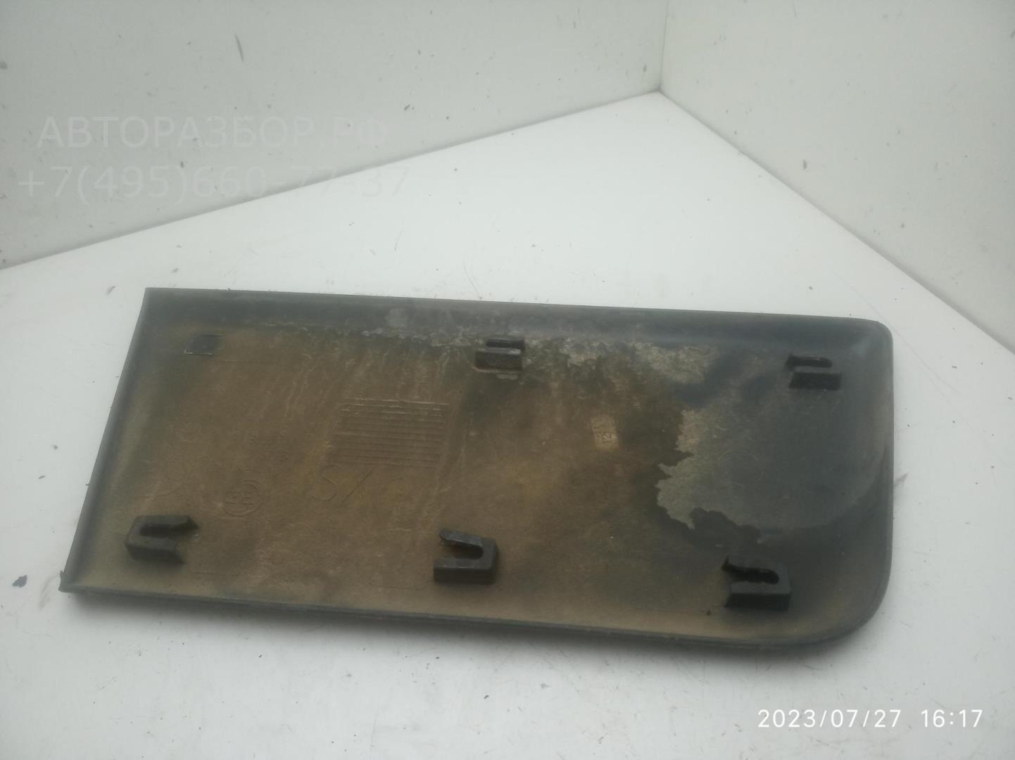 Молдинг двери передней левой