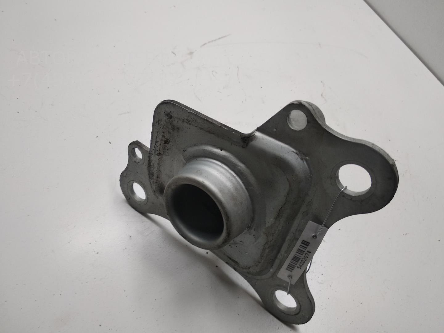 Кронштейн переднего бампера