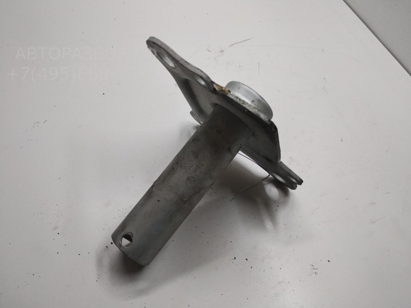 Кронштейн переднего бампера