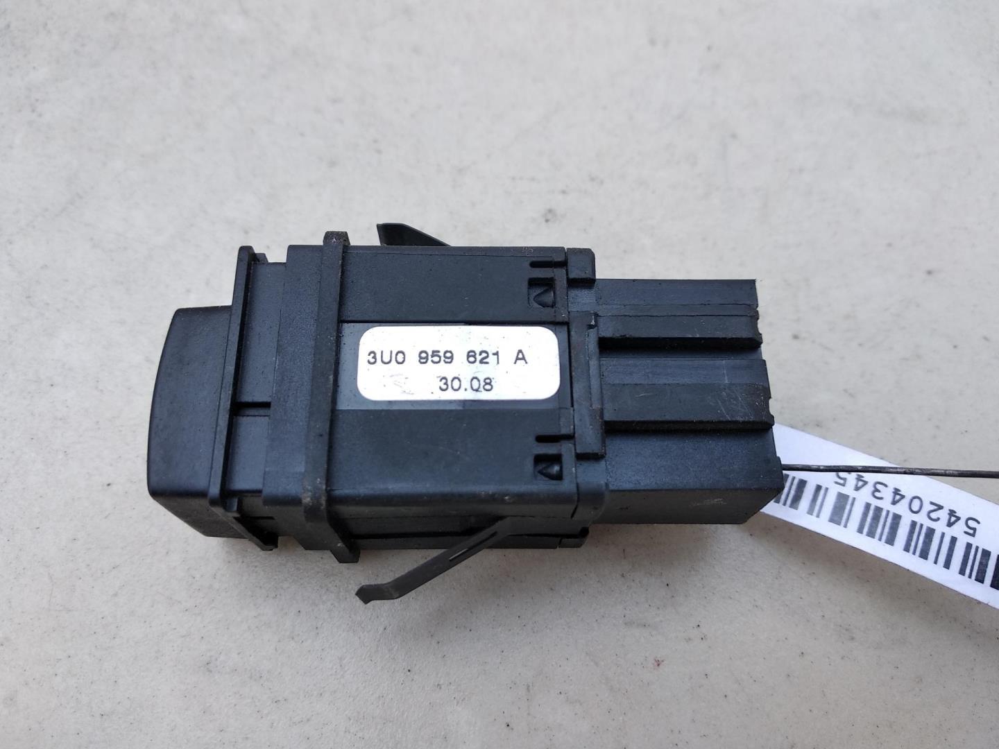 Кнопка обогрева заднего стекла