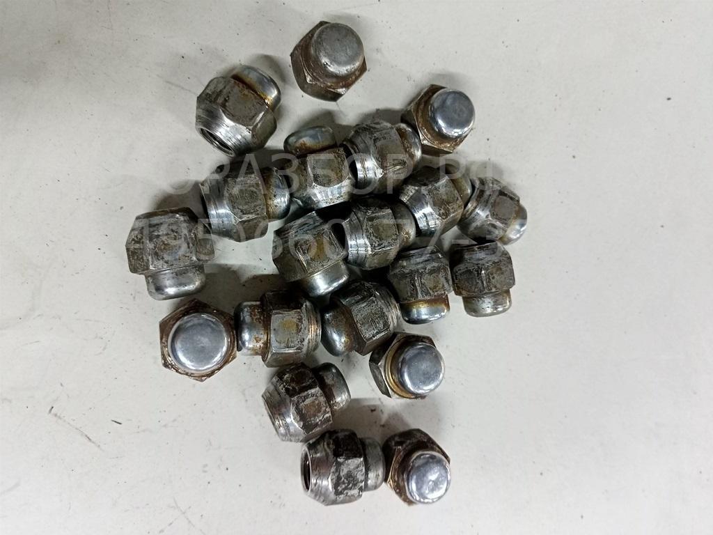 Болт колесный