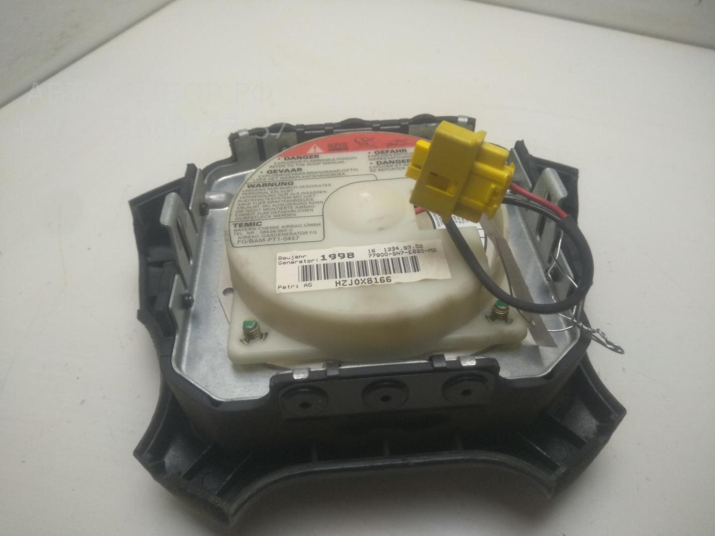 Подушка безопасности в рулевое колесо