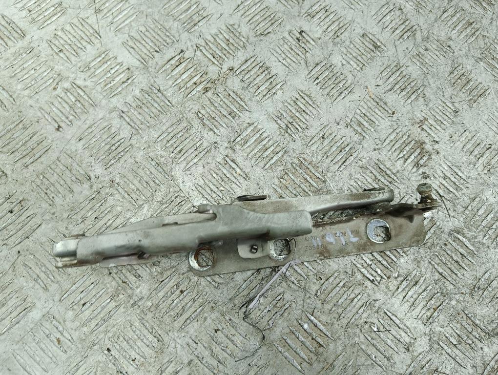 Петля капота правая