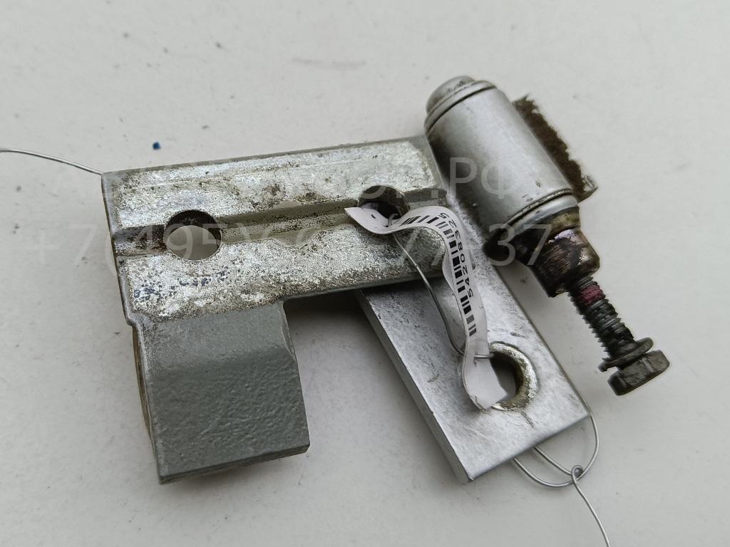 Петля двери