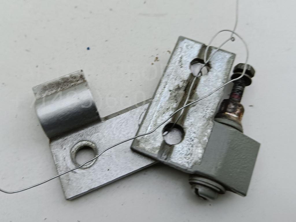 Петля двери