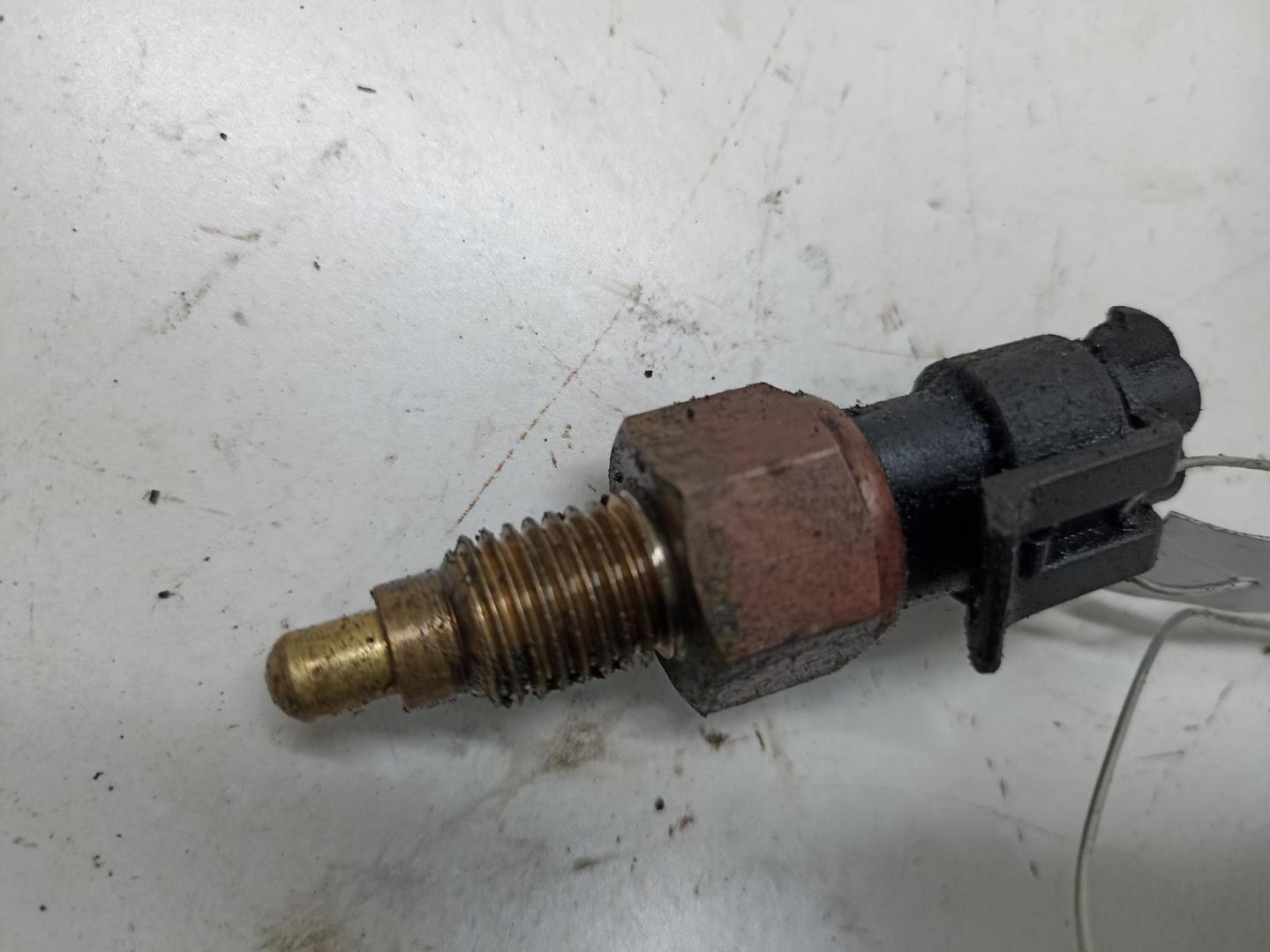 Датчик включения заднего хода