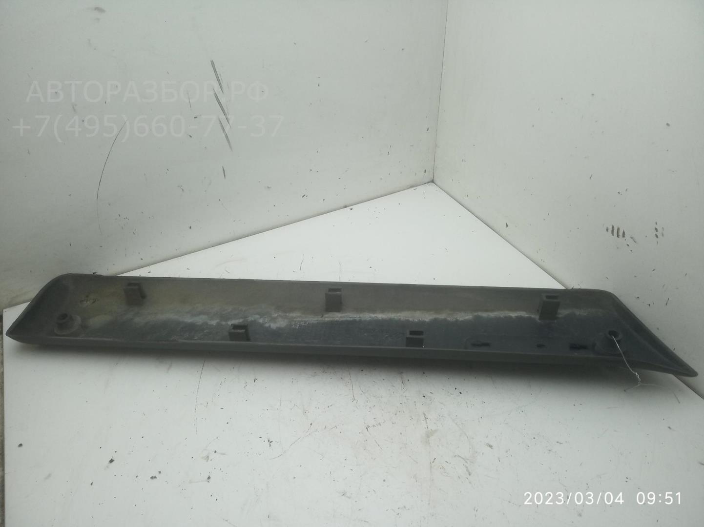 Накладка двери передней правой