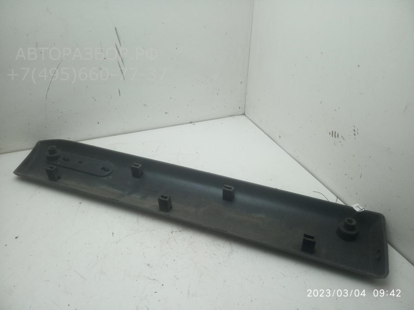 Накладка двери передней правой