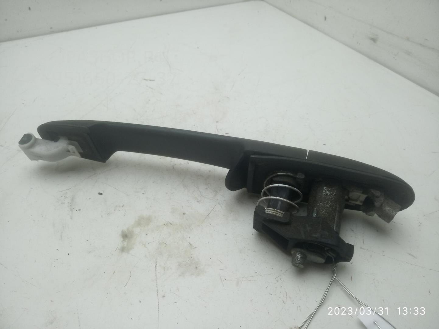 Ручка двери передней наружная правая