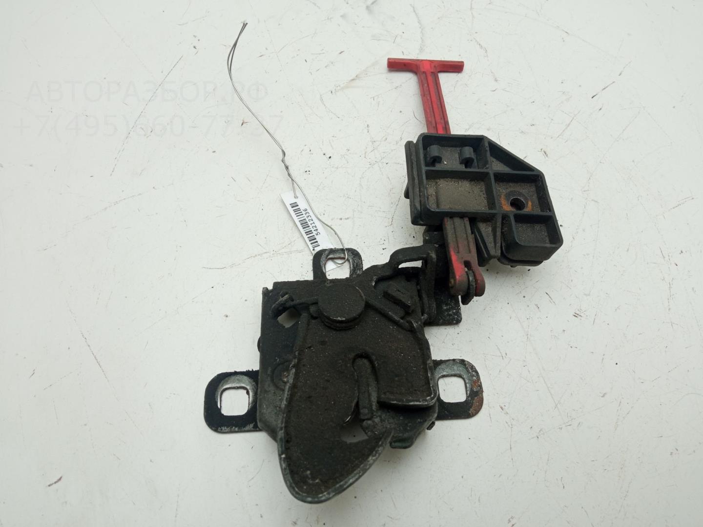 Замок капота