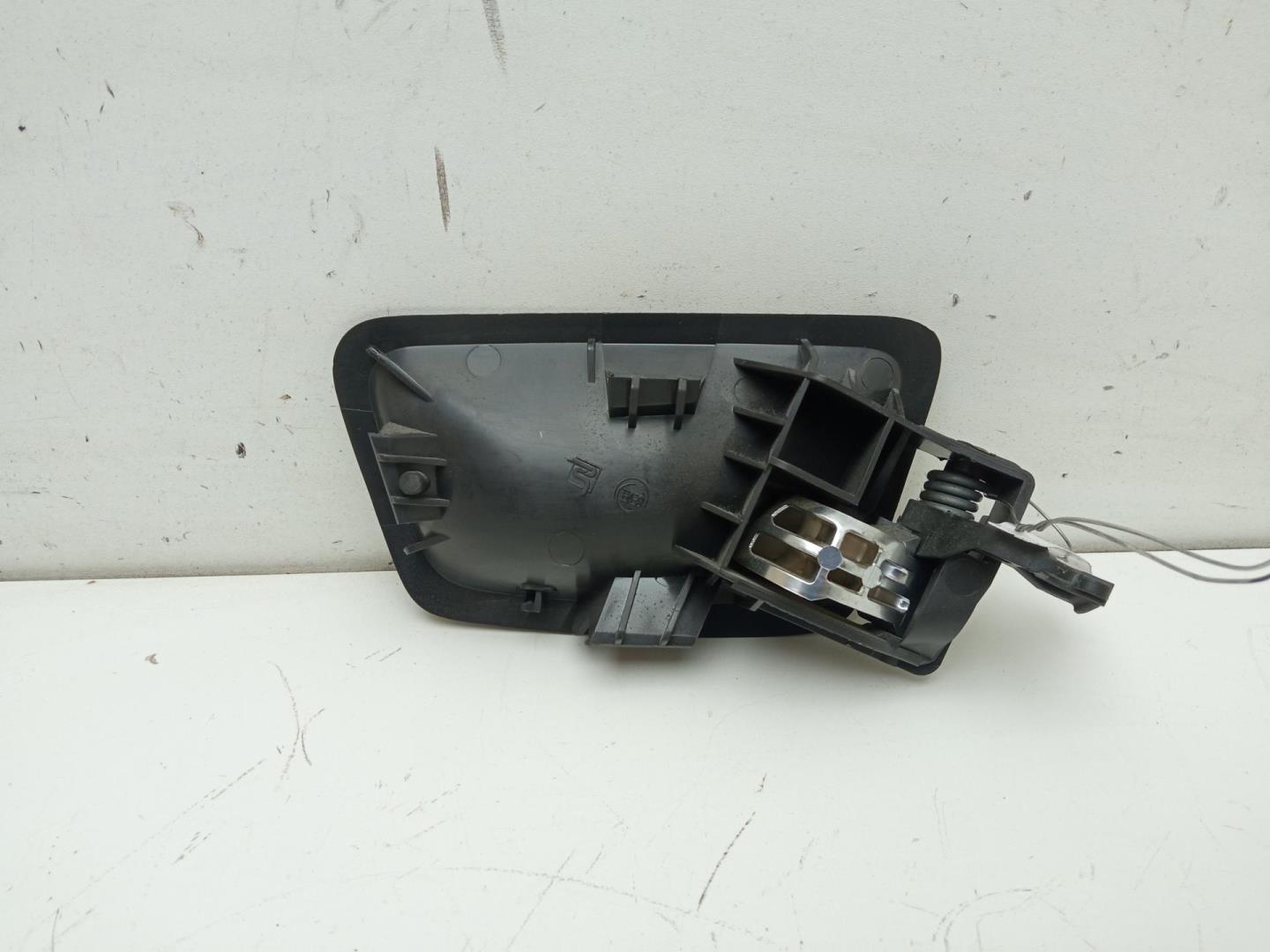 Ручка двери передней внутренняя левая