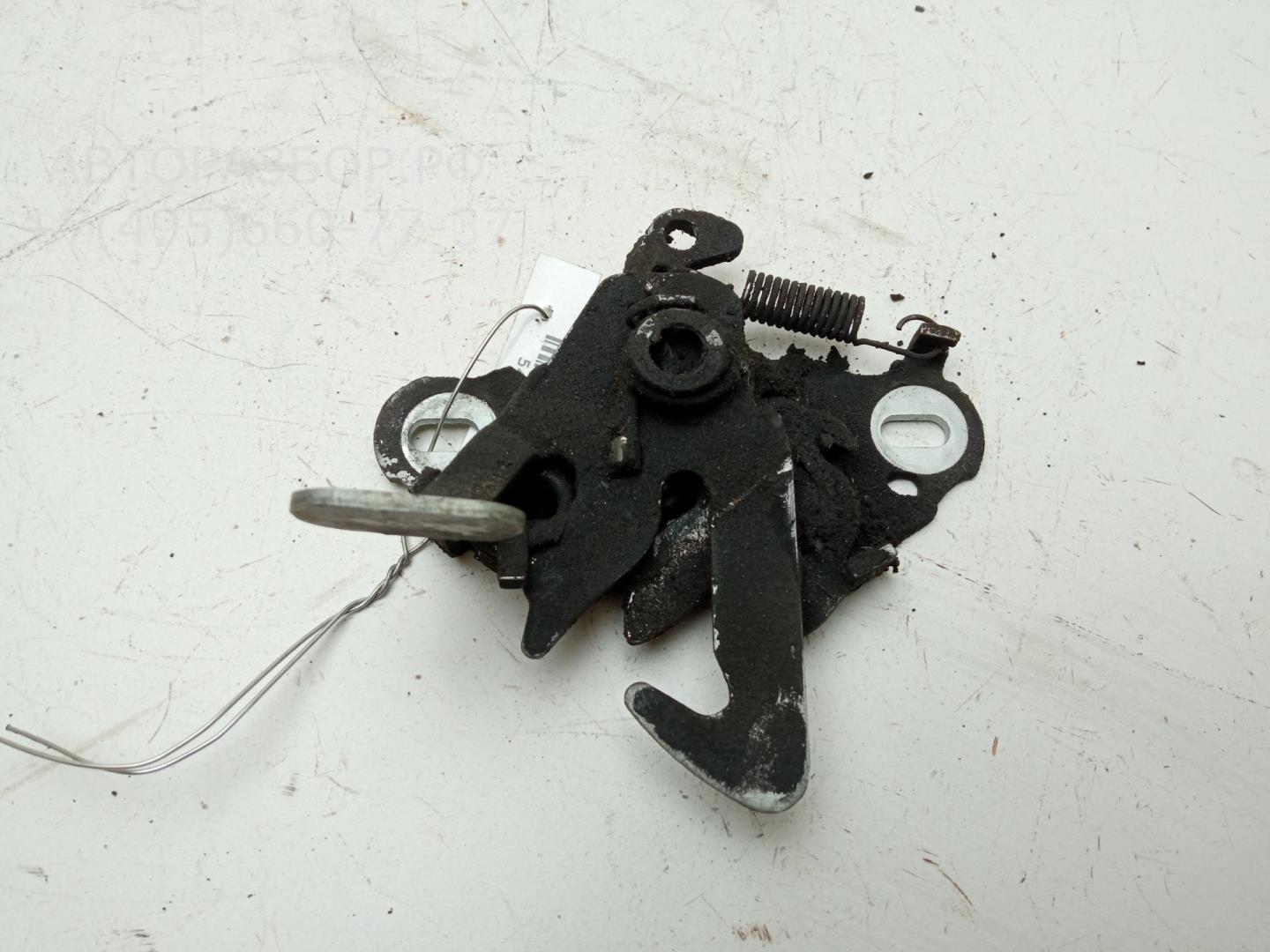 Замок капота