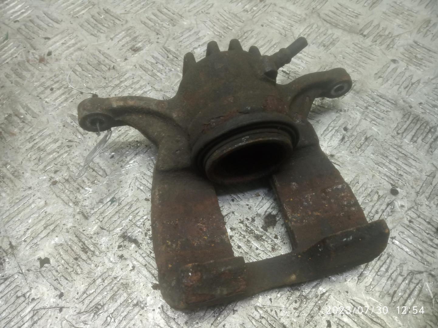 Суппорт передний правый