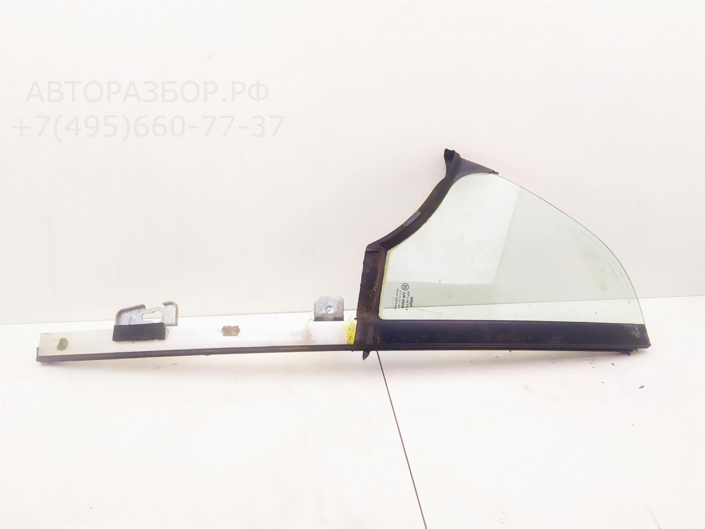 Стекло двери передней правой (форточка)
