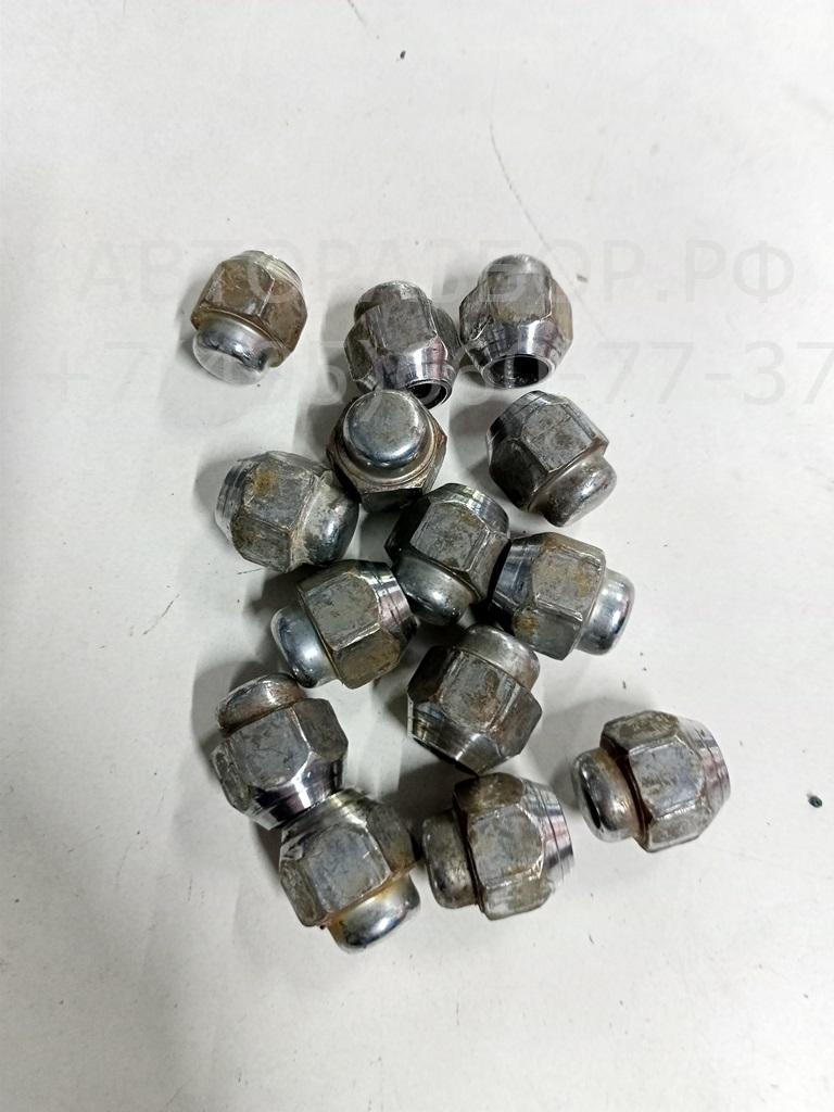 Болт колесный