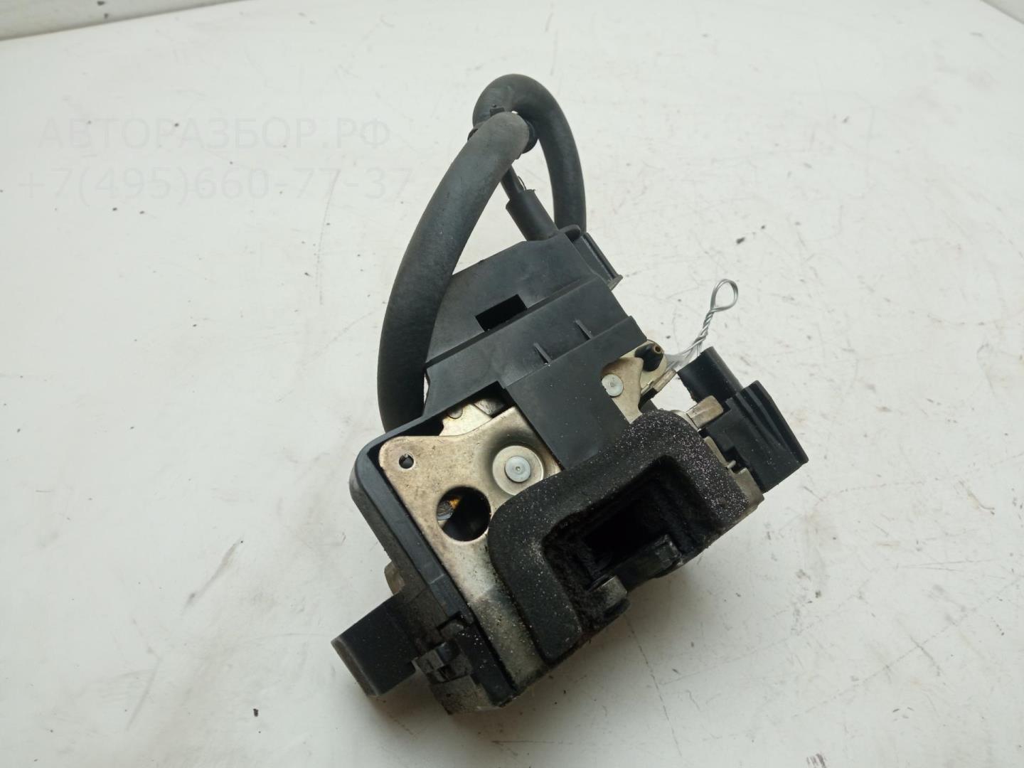 Замок двери передней левой