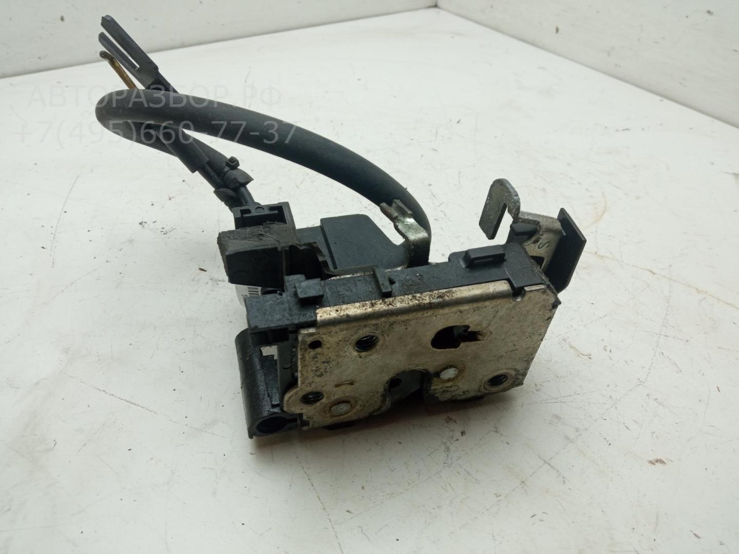 Замок двери передней левой