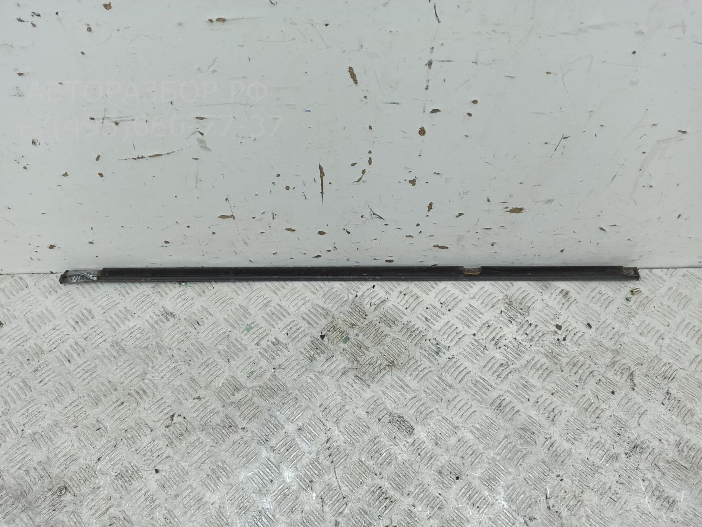 Накладка стекла заднего правого