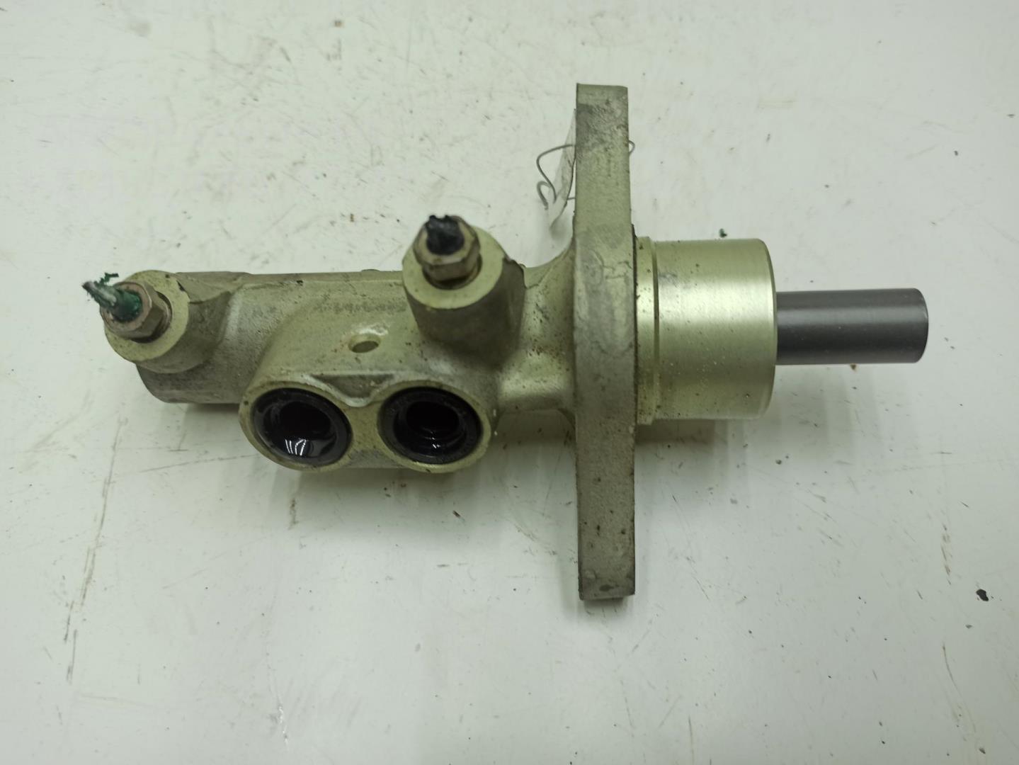 Цилиндр тормозной главный