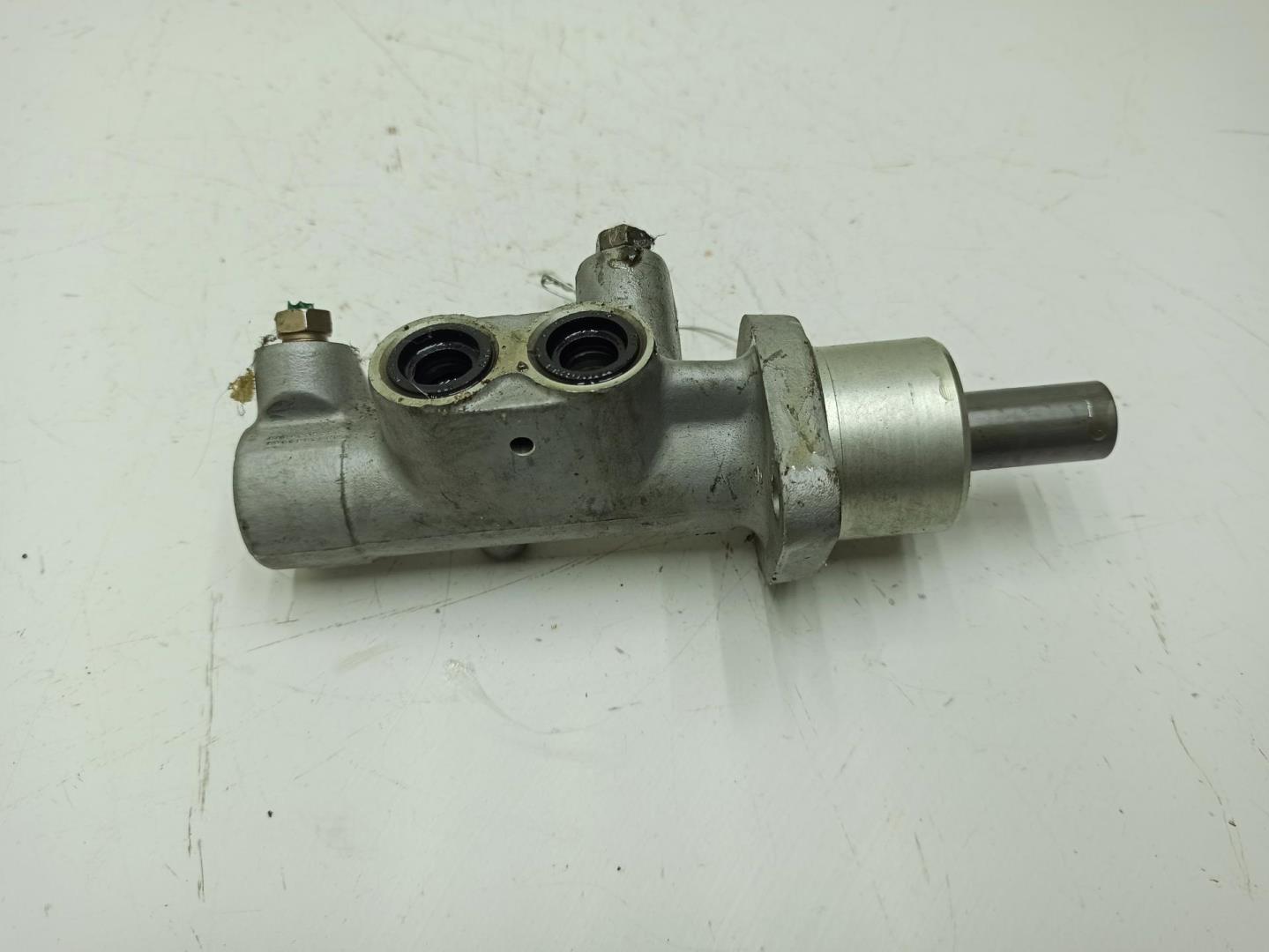 Цилиндр тормозной главный