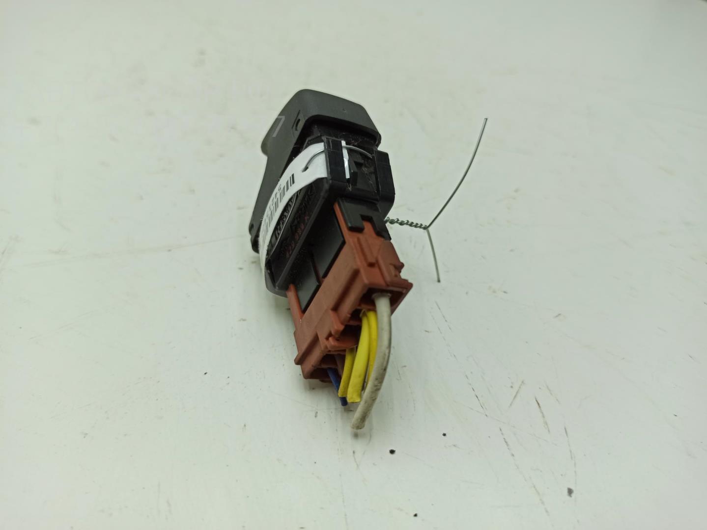 Кнопка стеклоподъемника