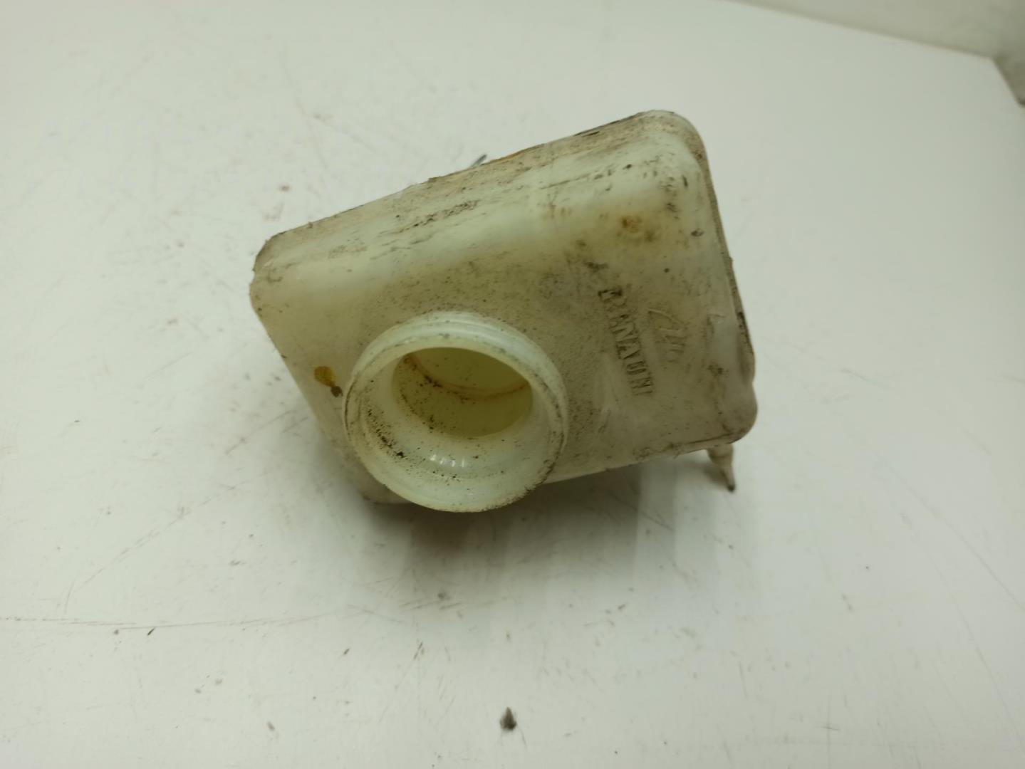 Бачок главного тормозного цилиндра