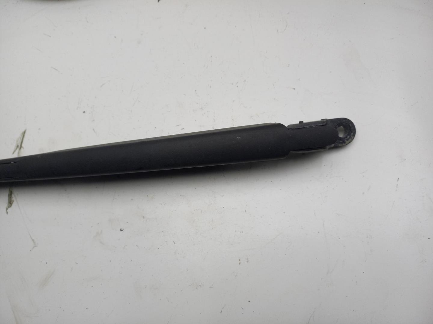 Поводок стеклоочистителя заднего