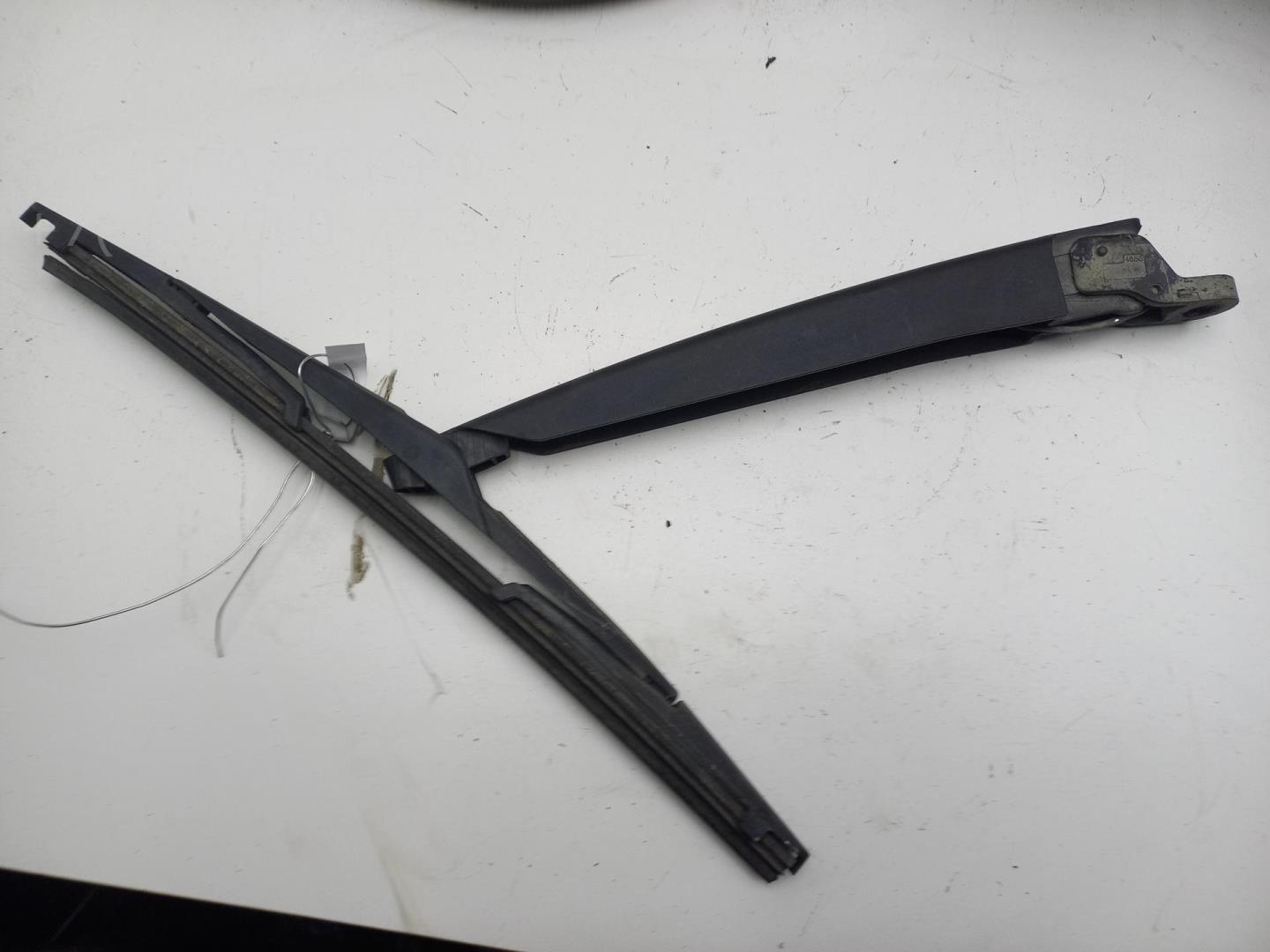 Поводок стеклоочистителя заднего