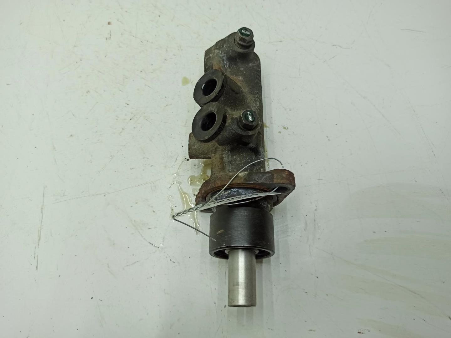 Цилиндр тормозной главный