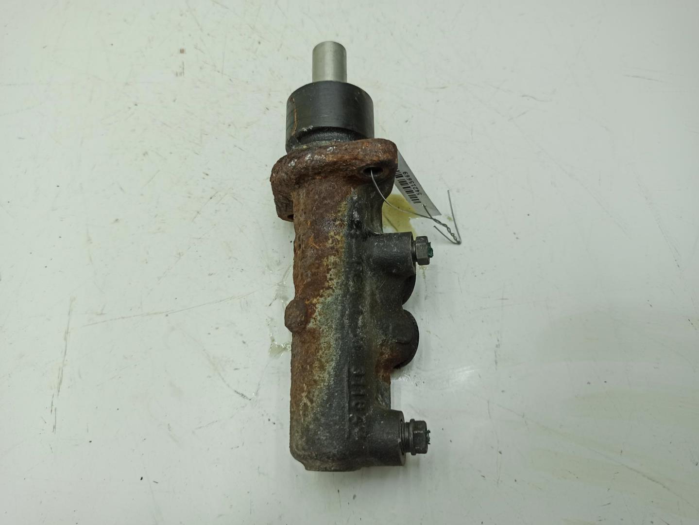 Цилиндр тормозной главный