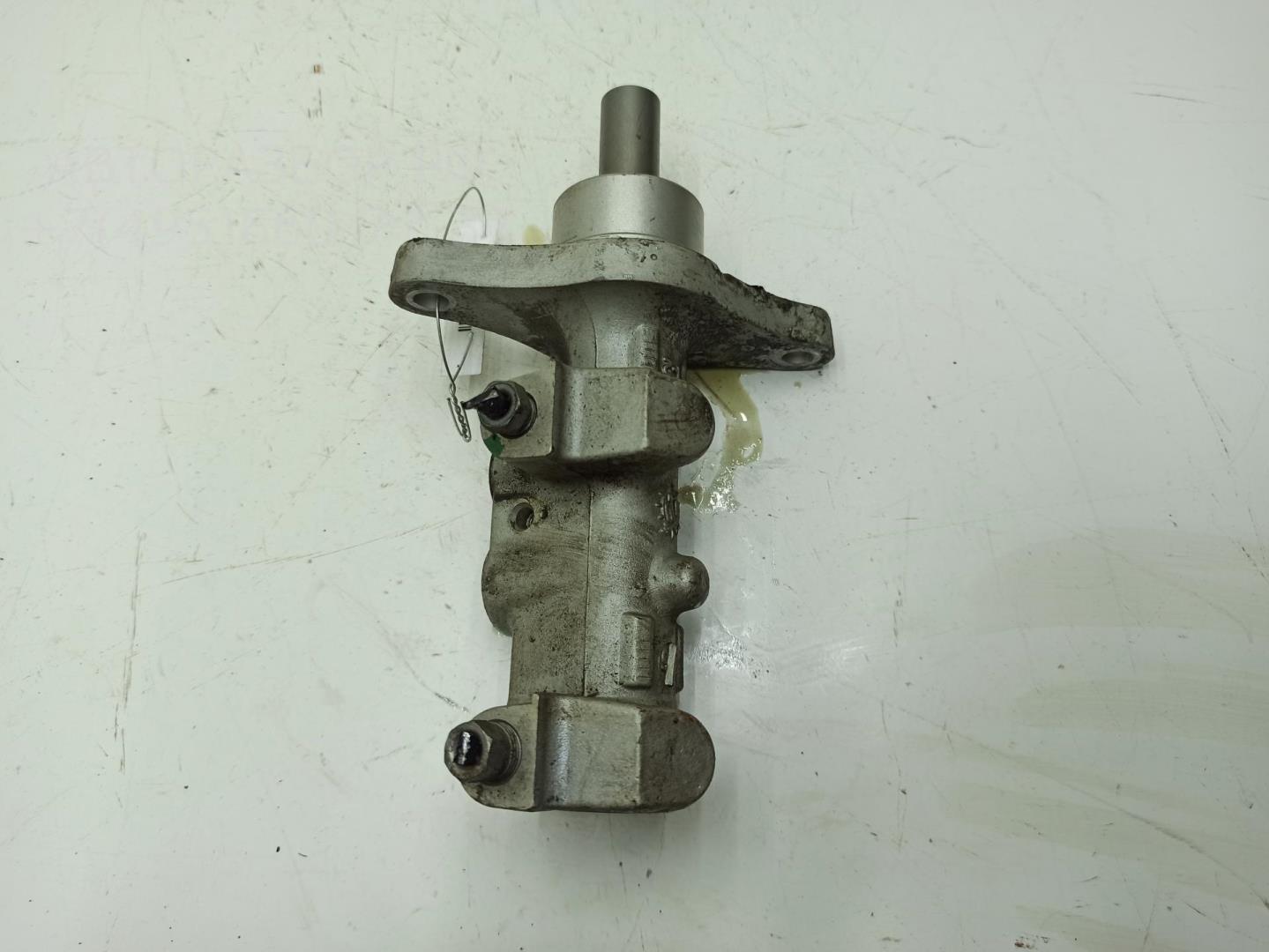 Цилиндр тормозной главный