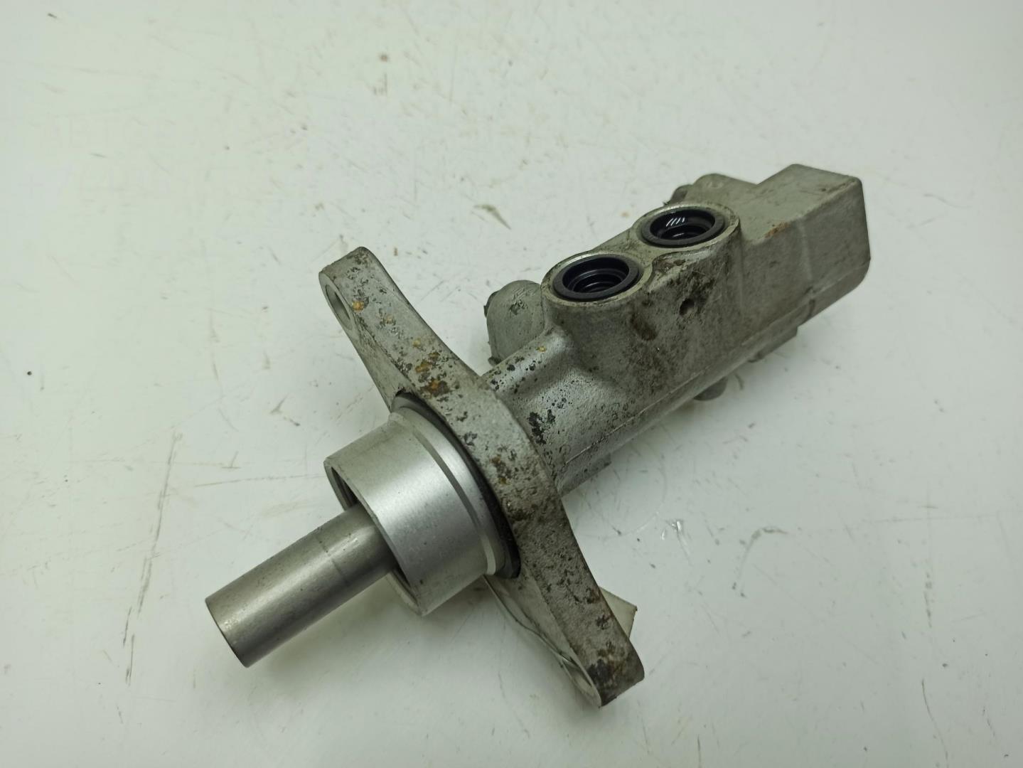 Цилиндр тормозной главный