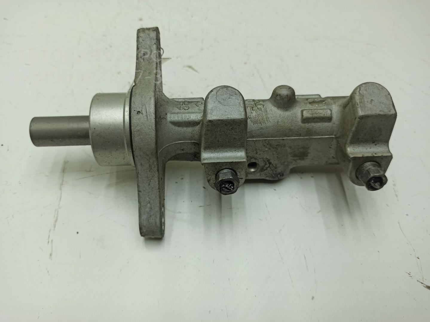 Цилиндр тормозной главный