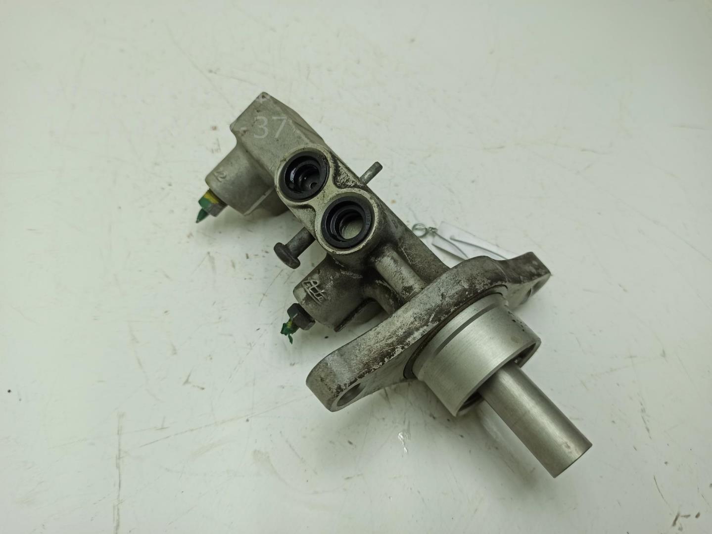 Цилиндр тормозной главный