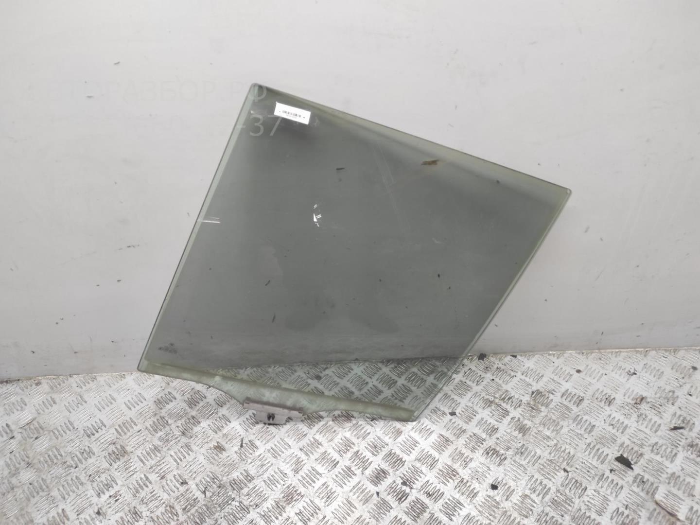 Стекло двери задней левой