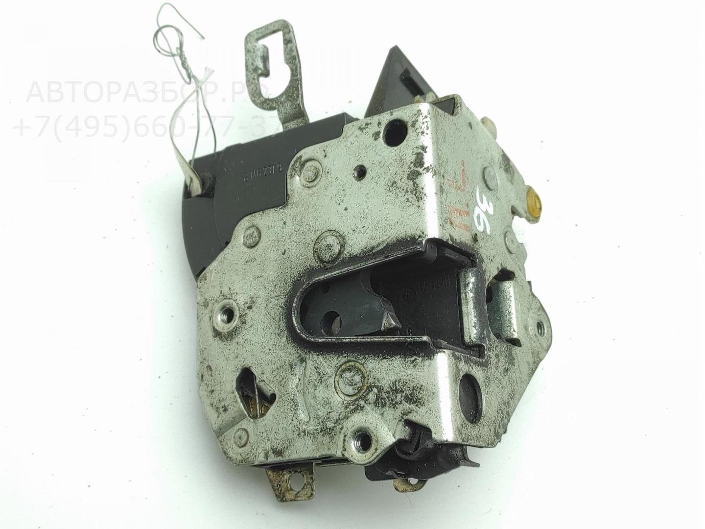 Замок двери передней левой