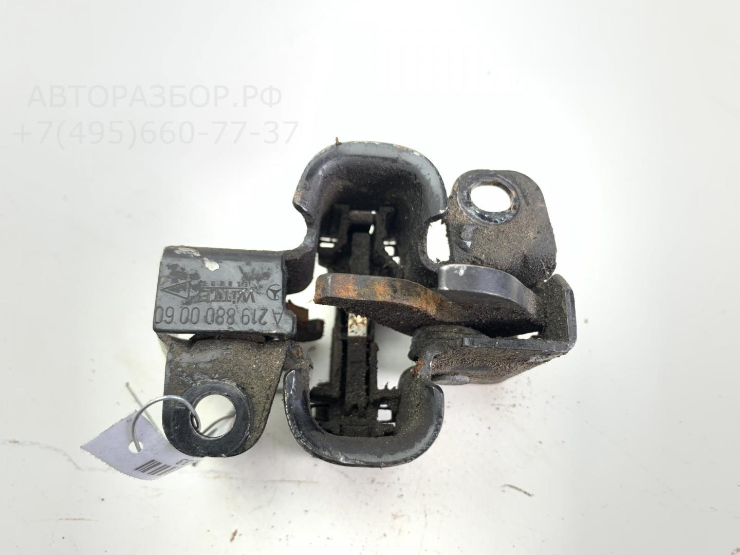 Замок капота