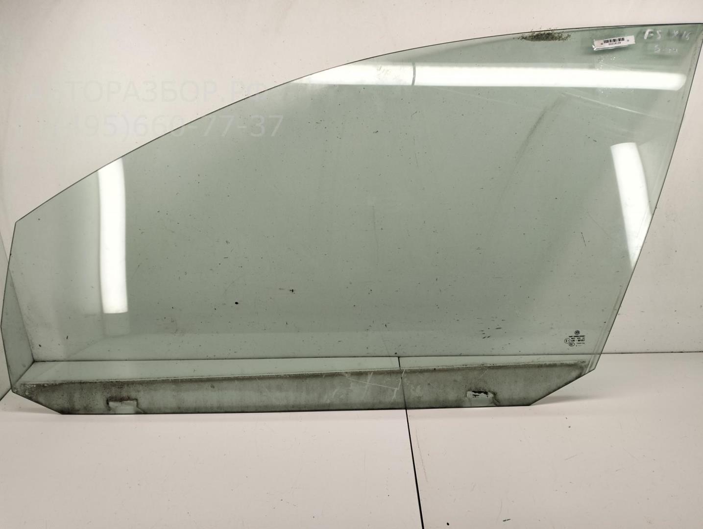 Стекло двери передней левой