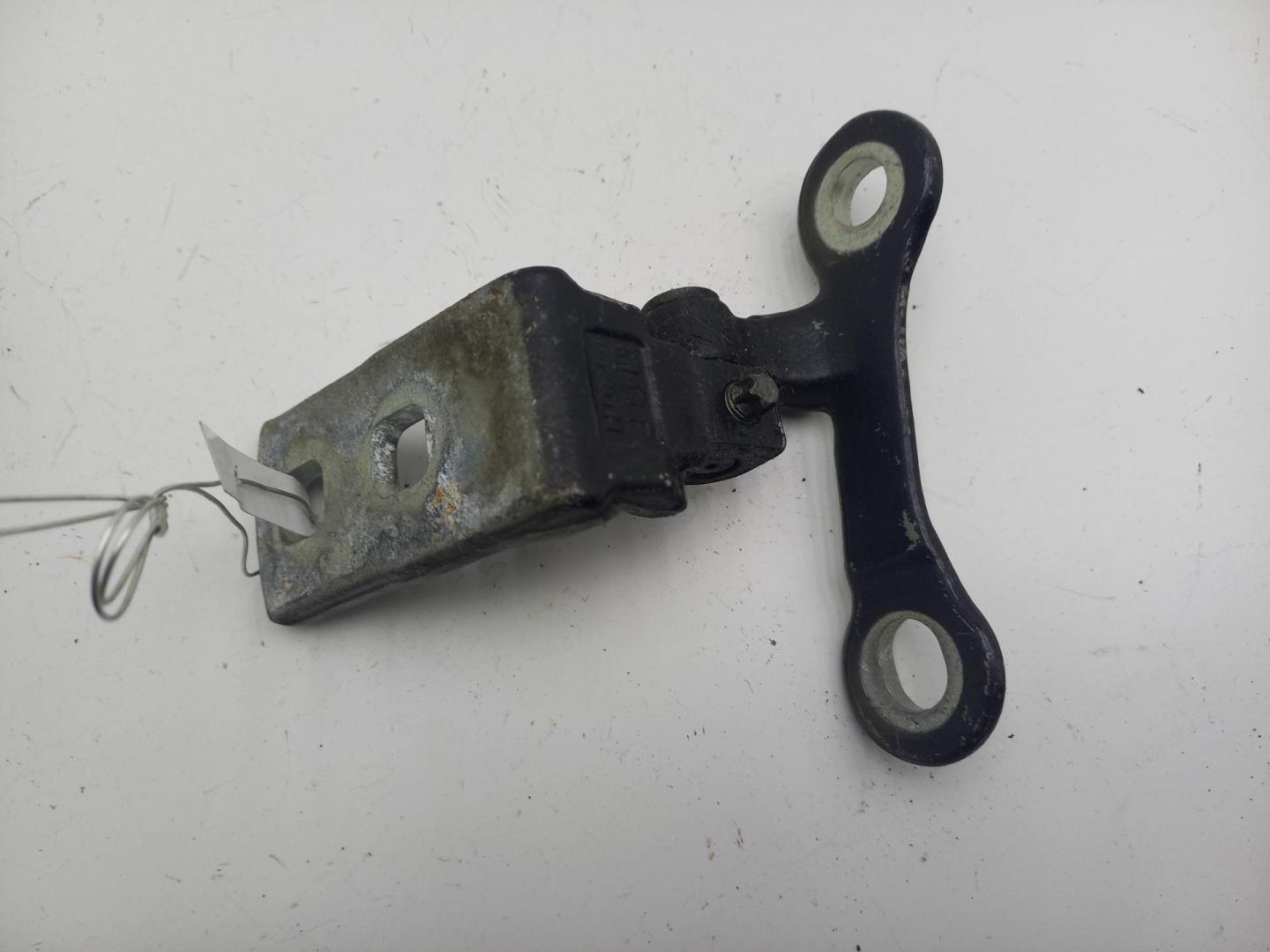 Петля двери